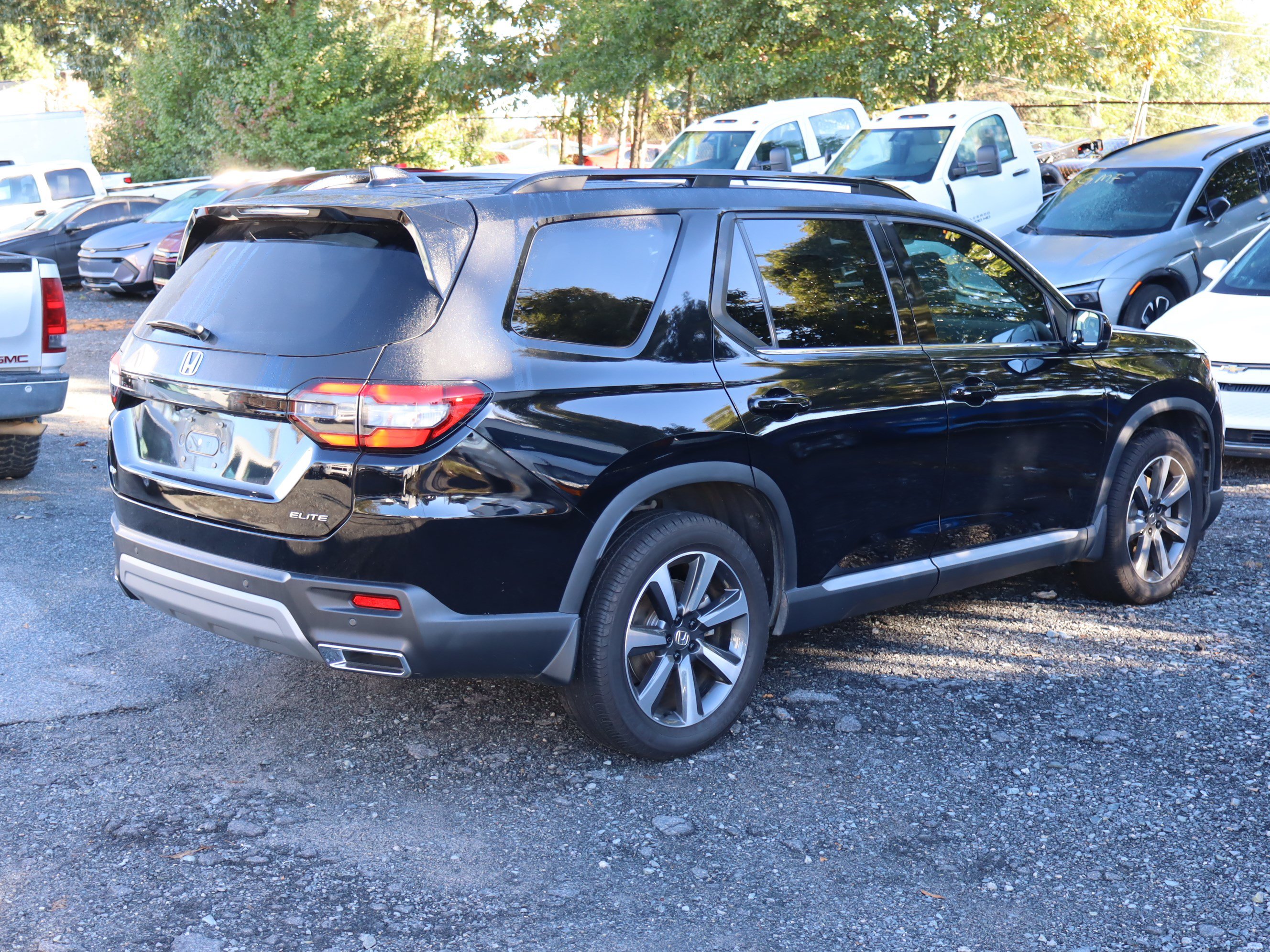 Used 2025 Honda Pilot Elite image 10