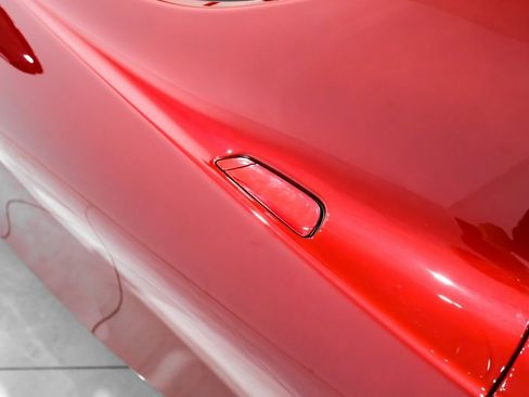 Used 2022 Ferrari SF90 Spider image 30