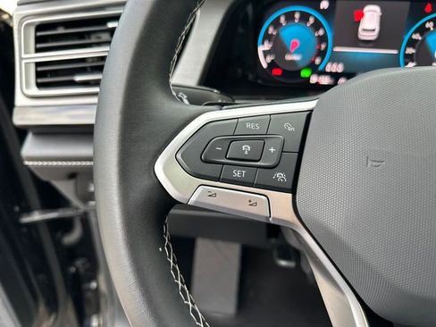 Certified 2024 Volkswagen Atlas Cross Sport SE w/ Panoramic Sunroof Package AWD/4WD image 18
