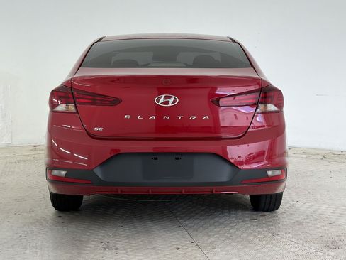 Used 2020 Hyundai Elantra SE w/ Winter Weather Package FWD image 10