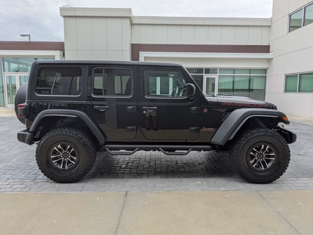 Used 2024 Jeep Wrangler Unlimited Rubicon w/ XTREMEE 35" Tire Package AWD/4WD image 6