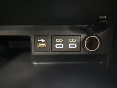 Used 2023 Toyota Highlander LE image 34