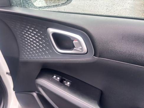 Used 2020 Kia Soul S image 25