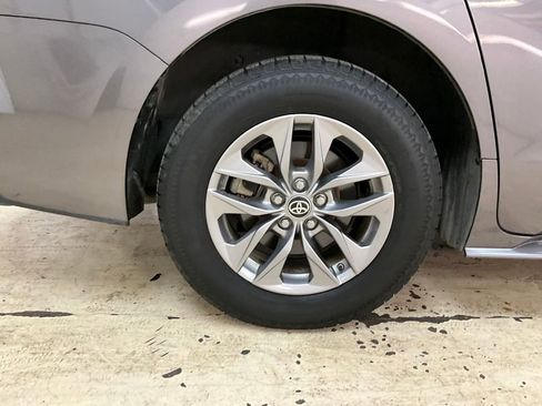 Used 2024 Toyota Sienna XLE image 16