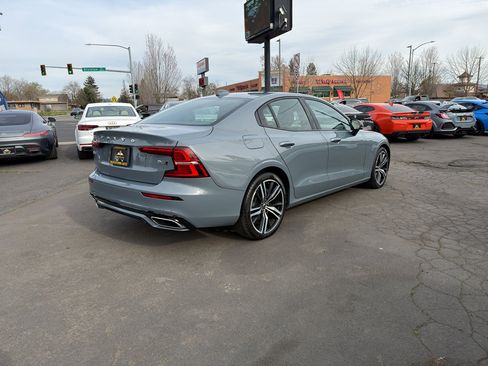 Used 2022 Volvo S60 B5 R-Design w/ Climate Package image 8