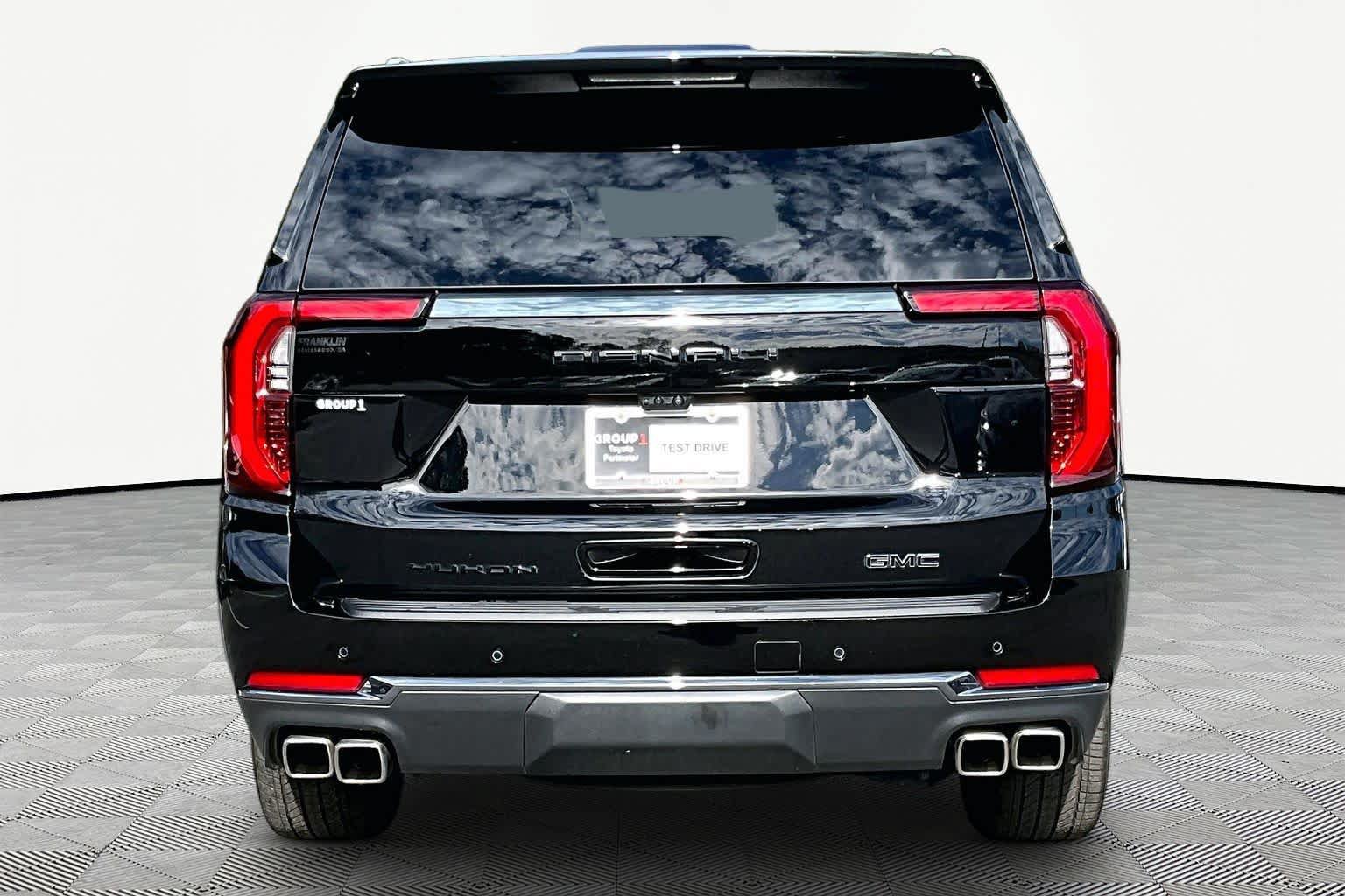 Used 2025 GMC Yukon Denali Ultimate AWD/4WD image 4