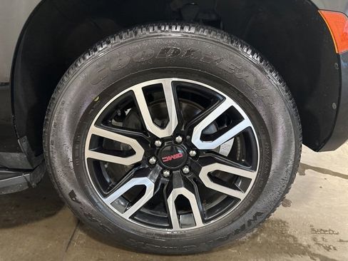 Used 2022 GMC Yukon XL AT4 image 42