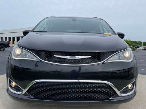 Used 2020 Chrysler Pacifica Touring-L Plus FWD image 3