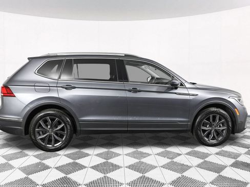 Used 2024 Volkswagen Tiguan SE w/ Panoramic Sunroof Package AWD/4WD image 13