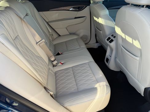 Used 2022 Buick Envision Avenir w/ Technology Package II image 15