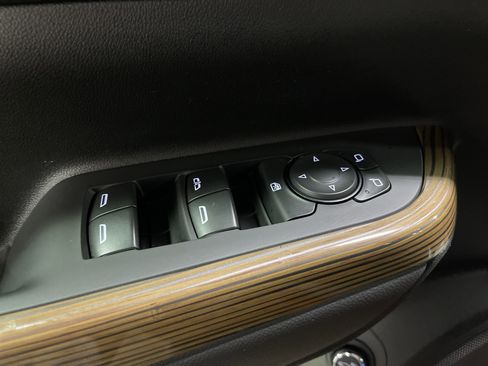 Used 2023 GMC Acadia SLE w/ Driver Convenience Package image 8