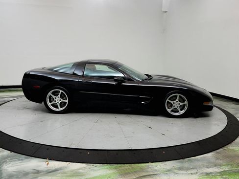 Used 1998 Chevrolet Corvette Coupe w/ Roof Pkg RWD image 4