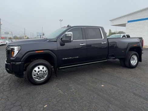 Used 2024 GMC Sierra 3500 Denali Ultimate image 4
