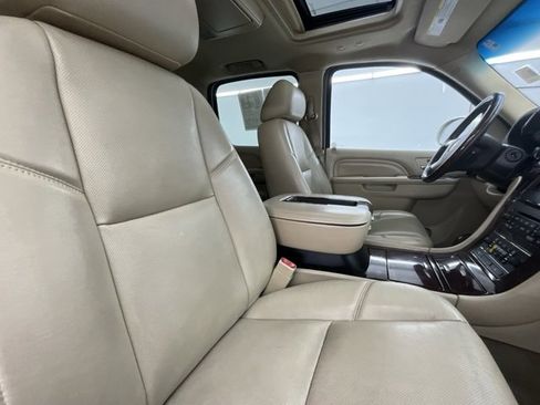 Used 2014 Cadillac Escalade ESV Premium image 15