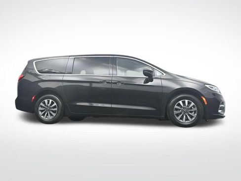 Used 2023 Chrysler Pacifica Touring-L FWD image 33