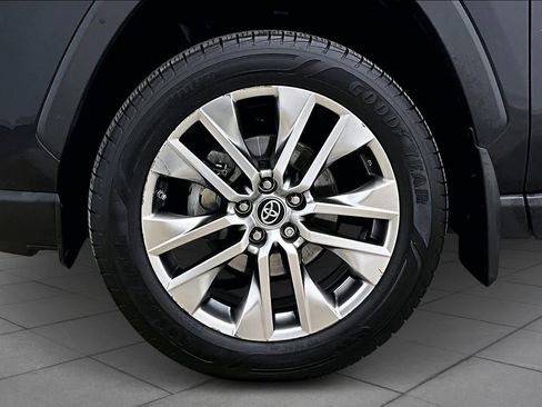 Used 2019 Toyota RAV4 XLE Premium image 11