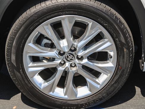 Used 2023 Toyota Highlander Limited FWD image 13