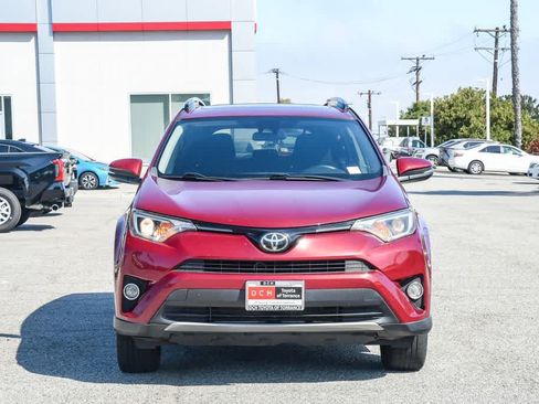Used 2018 Toyota RAV4 XLE FWD image 2