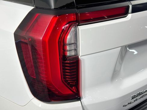 Used 2025 GMC Yukon XL AT4 w/ LPO, Floor Liner Package AWD/4WD image 33