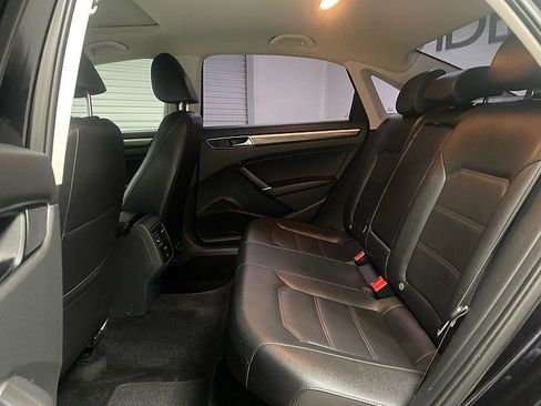 Used 2018 Volkswagen Passat 2.0T SE image 12