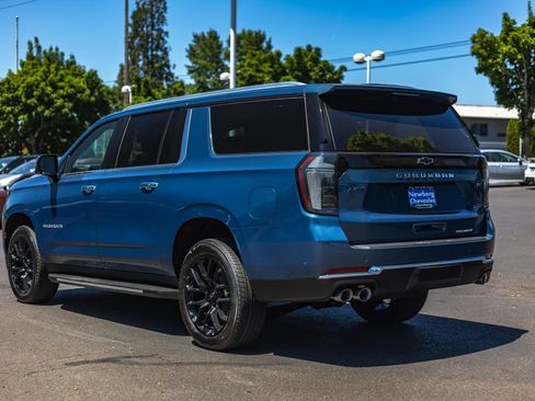 New 2026 Chevrolet Suburban Premier w/ LPO, Illumination Package AWD/4WD image 9