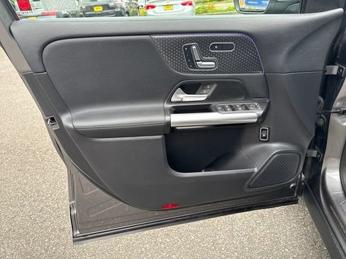 Used 2025 Mercedes-Benz GLA 250 4MATIC image 15