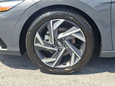 Used 2025 Hyundai Elantra SEL FWD image 10