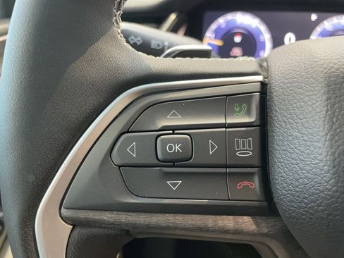 Used 2025 Jeep Grand Cherokee L Limited w/ Black Appearance Package image 18