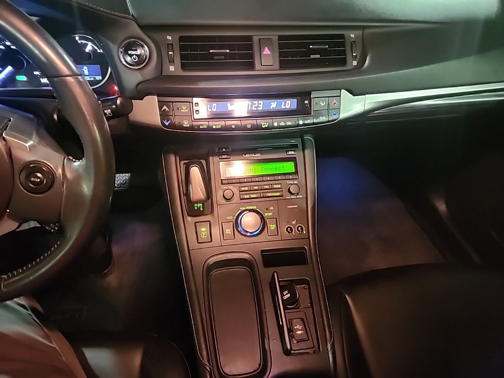 Used 2014 Lexus CT 200h w/ Seat Comfort Package FWD image 7