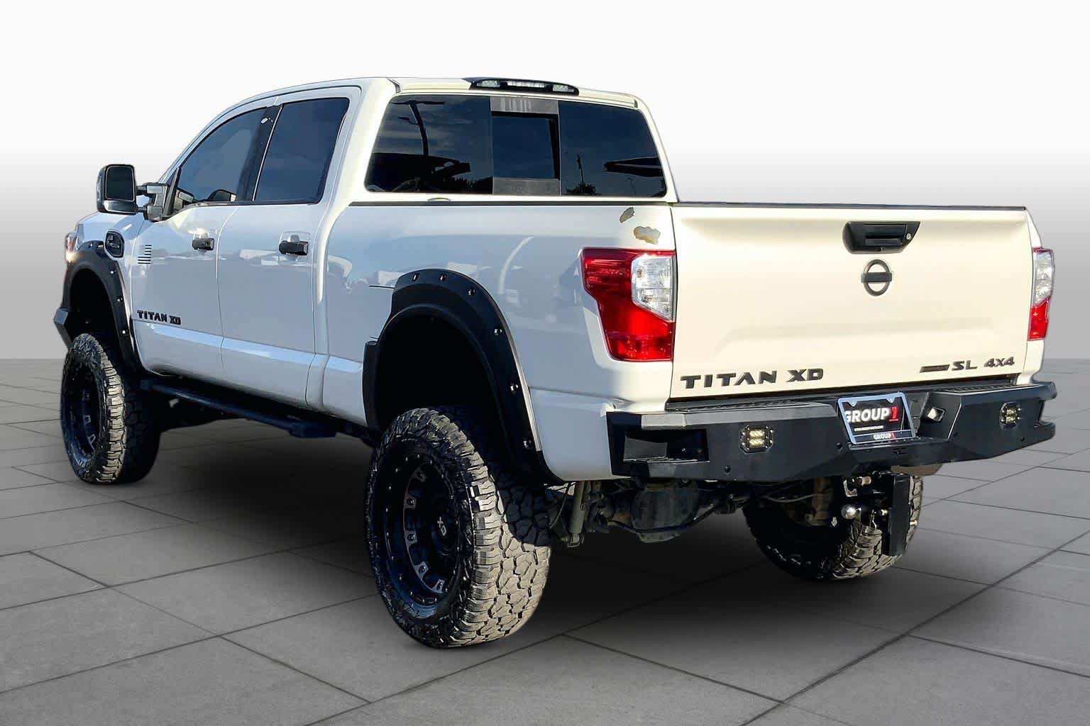 Used 2018 Nissan Titan SL w/ Midnight Edition AWD/4WD image 12