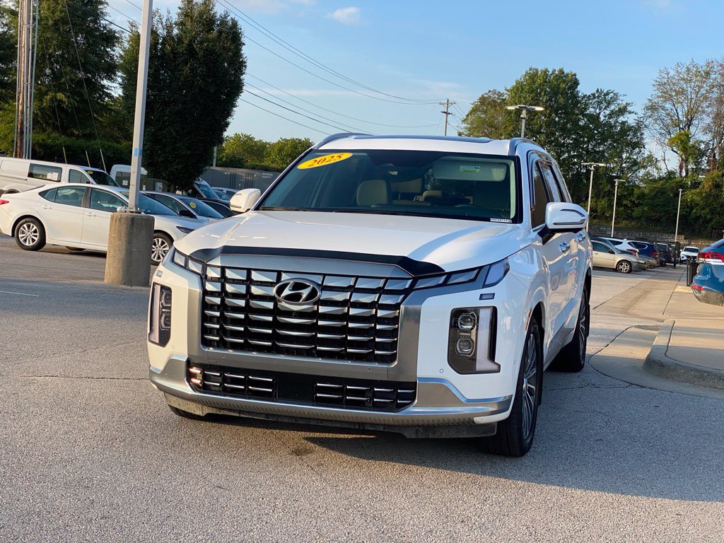 Used 2025 Hyundai Palisade Calligraphy AWD/4WD image 3