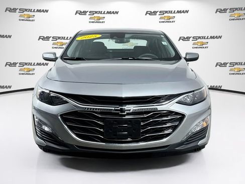Used 2025 Chevrolet Malibu LT FWD image 2