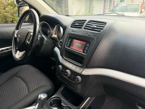 Used 2019 Dodge Journey SE w/ Connectivity Group FWD image 37
