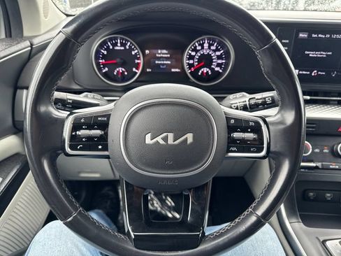 Used 2022 Kia Carnival LX FWD image 16