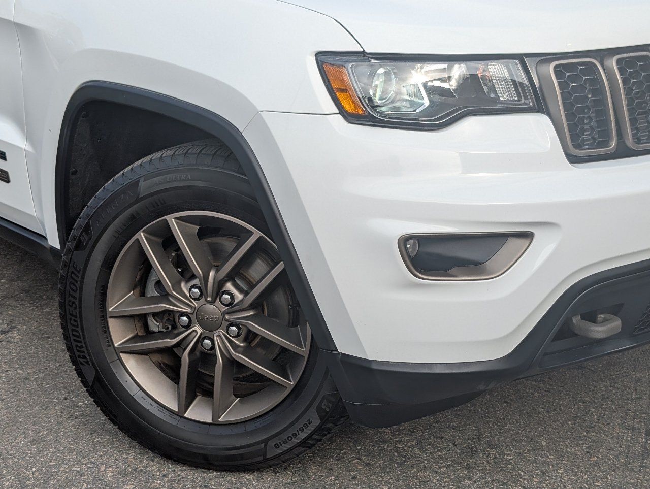 Used 2016 Jeep Grand Cherokee Laredo 75th Anniversary AWD/4WD image 10