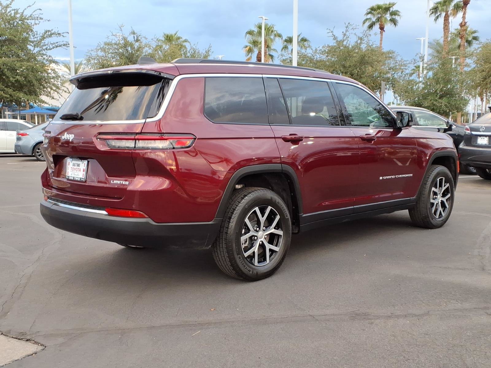 Used 2025 Jeep Grand Cherokee L Limited w/ Trailer Tow Package RWD image 4