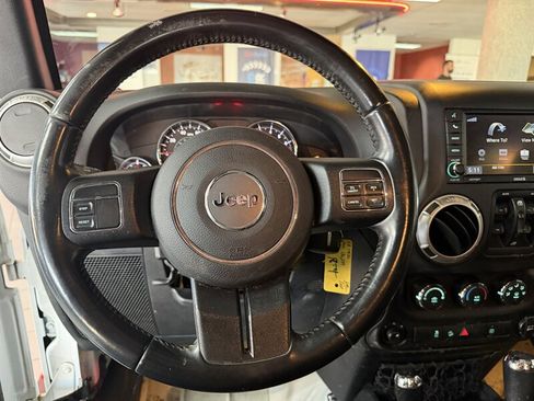 Used 2018 Jeep Wrangler Unlimited Sahara image 12