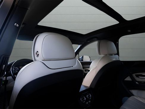 Used 2017 Bentley Bentayga image 31