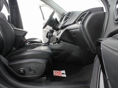 Used 2023 Jeep Cherokee Altitude Lux image 19