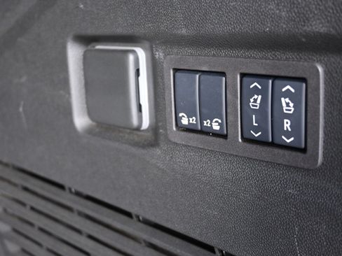 Used 2024 Chevrolet Tahoe High Country w/ Advanced Technology Package image 15