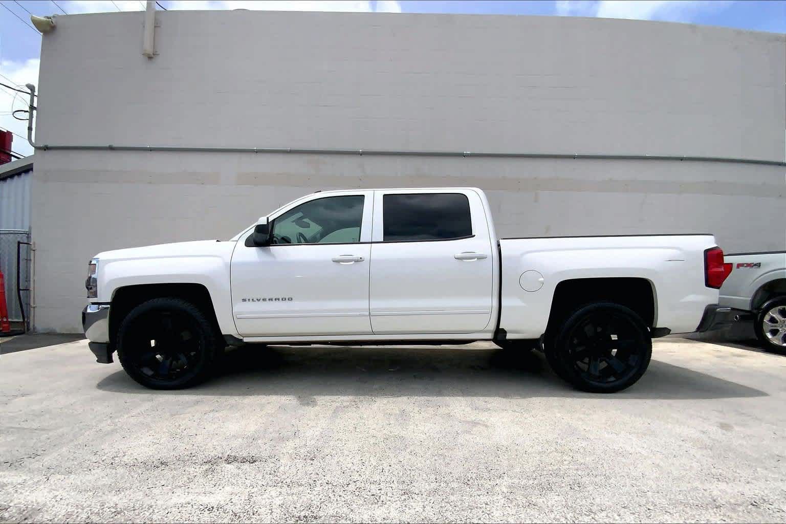 Used 2018 Chevrolet Silverado 1500 LT w/ All Star Edition RWD image 3