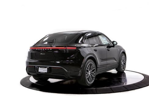 New 2026 Porsche Macan Electric RWD image 7