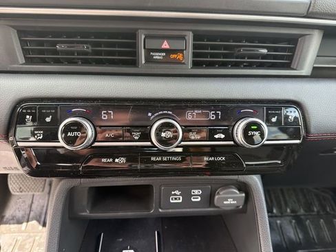 Used 2025 Honda Pilot Black Edition image 21