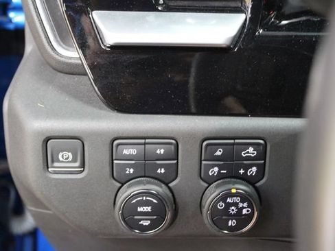 Used 2022 Chevrolet Silverado 1500 LTZ w/ Z71 Off-Road Package AWD/4WD image 15