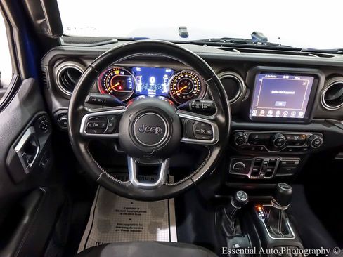 Used 2020 Jeep Wrangler Unlimited Sahara w/ Uconnect 4C Nav & Sound Group AWD/4WD image 17
