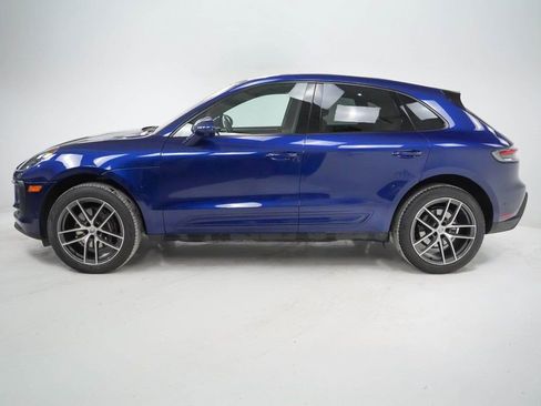 Certified 2022 Porsche Macan AWD/4WD image 2