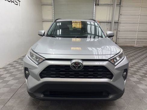 Used 2020 Toyota RAV4 XLE Premium FWD image 4