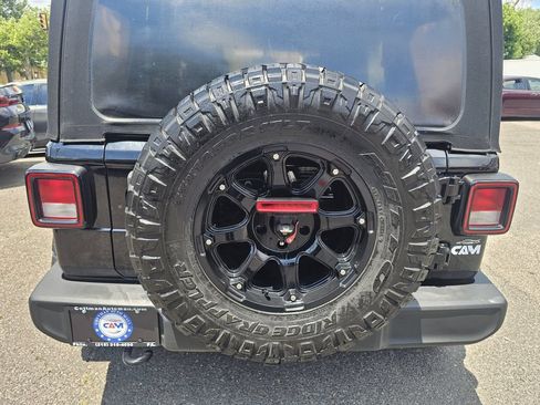 Used 2018 Jeep Wrangler Unlimited Sport S AWD/4WD image 9
