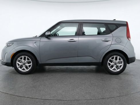 Used 2025 Kia Soul LX w/ LX Technology Package image 5