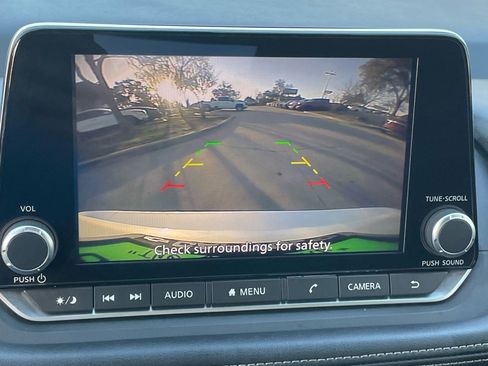 Used 2024 Nissan Rogue SV image 21